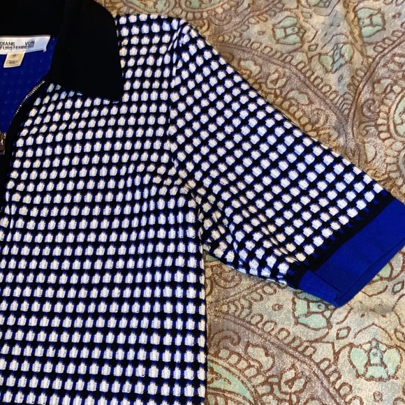 Diane Von Furstenberg Collared Knit Shirt with front top zipper. Size Medium - Picture 5 of 16